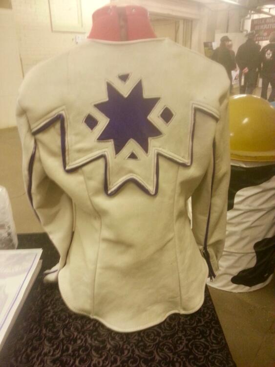 Deer Hide Shirt w/ zippered sleeves size 32 - 36 (back)