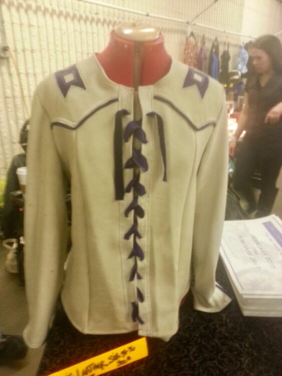 Deer Hide Shirt w/ zippered sleeves size 32 - 36 (front)